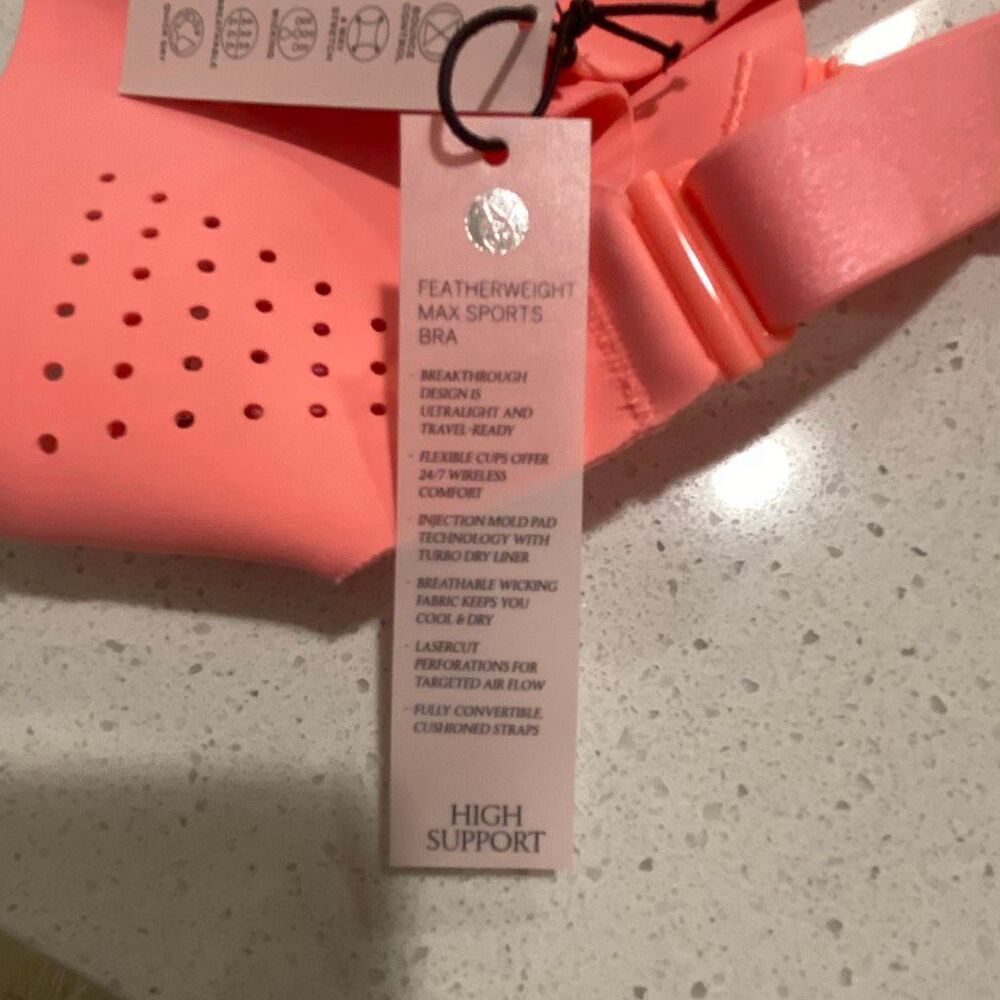 Victoria’s Secret featherweight max sports bra size 34D - Picture 8 of 8